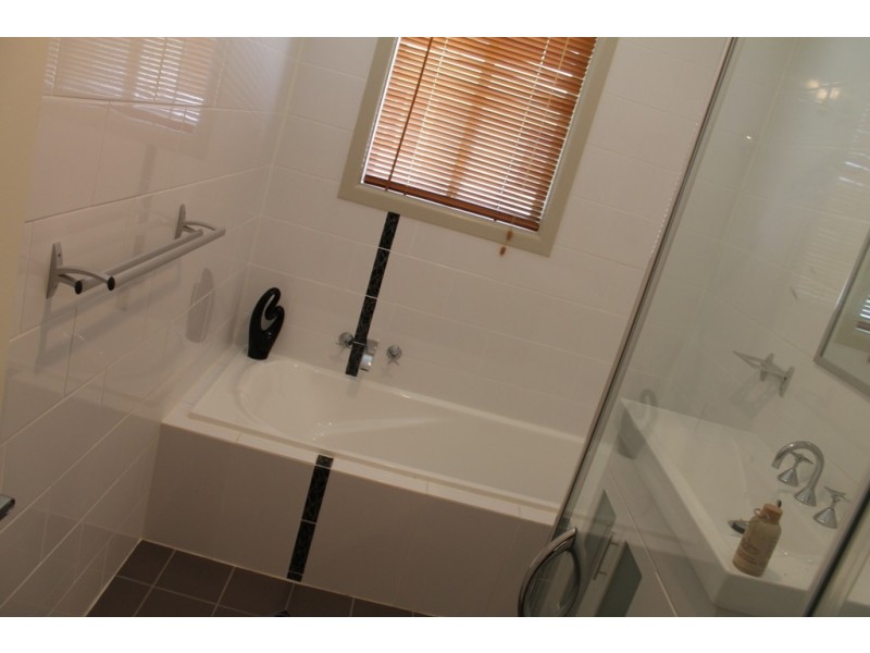 94 Warialda Rd, Inverell NSW 2360