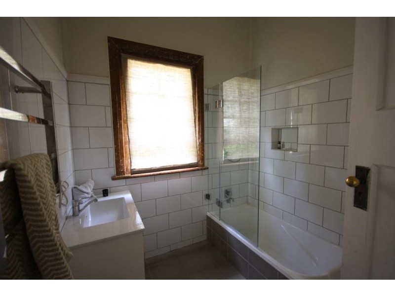 24 Violet Street, Narrabri NSW 2390