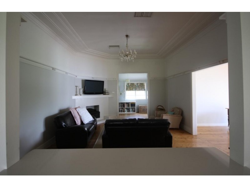 24 Violet Street, Narrabri NSW 2390