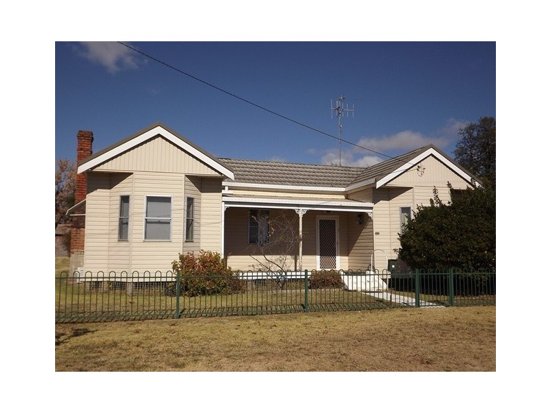 118 Dalgarno St, Coonabarabran NSW 2357