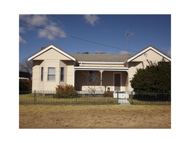 118 Dalgarno St, Coonabarabran NSW 2357