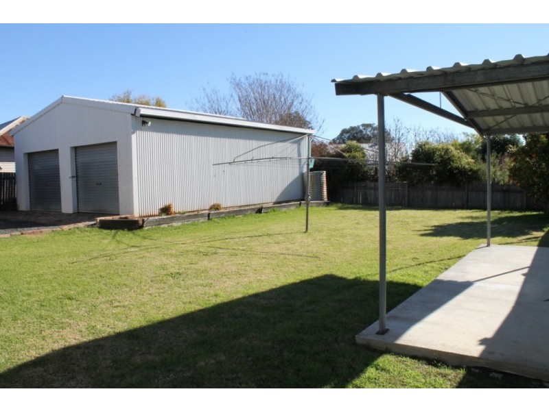8 Colin Street, Inverell NSW 2360