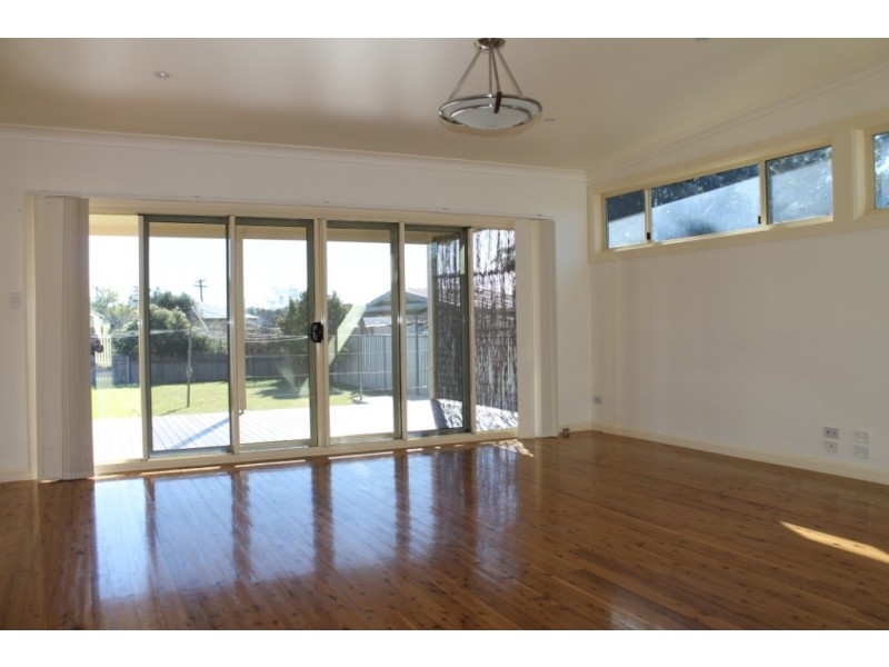 8 Colin Street, Inverell NSW 2360