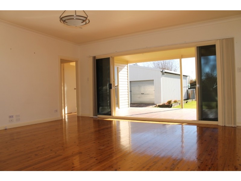 8 Colin Street, Inverell NSW 2360