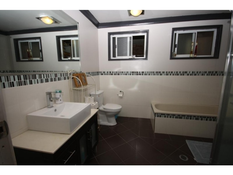 5 James Hibbens Avenue, Wee Waa NSW 2388