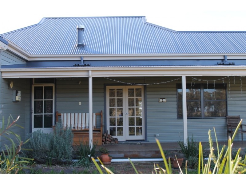 OLD LAURISTON Gwydir Highway, Inverell NSW 2360