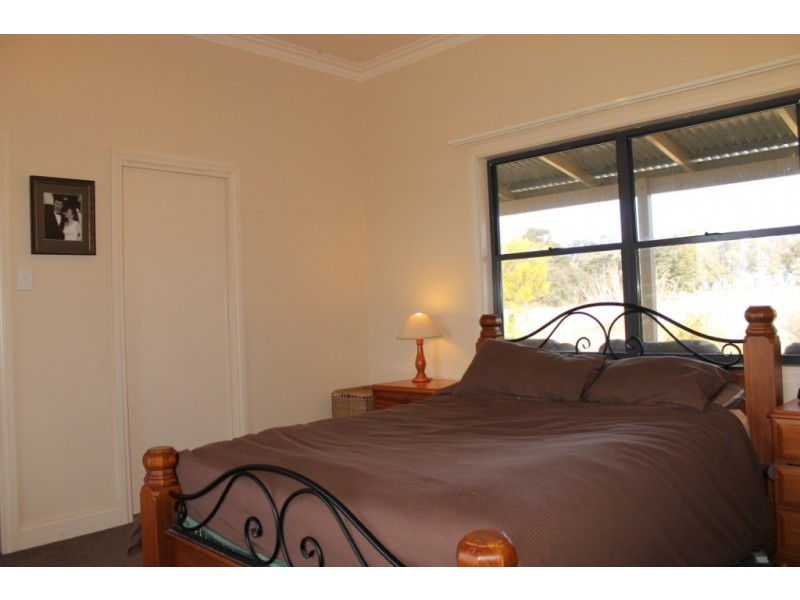 OLD LAURISTON Gwydir Highway, Inverell NSW 2360