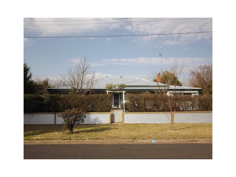 43 Cowper St, Coonabarabran NSW 2357