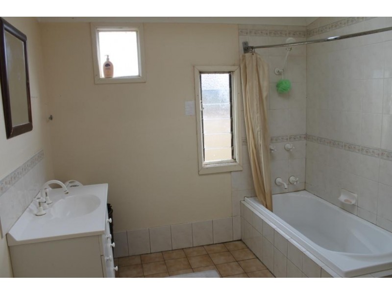 33 Granville Street, Inverell NSW 2360