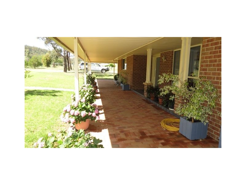 90 Yarraman Rd, Muswellbrook NSW 2333