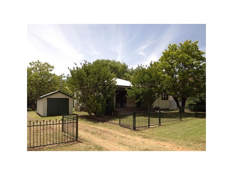 11 Robertson Street, Coonabarabran NSW 2357