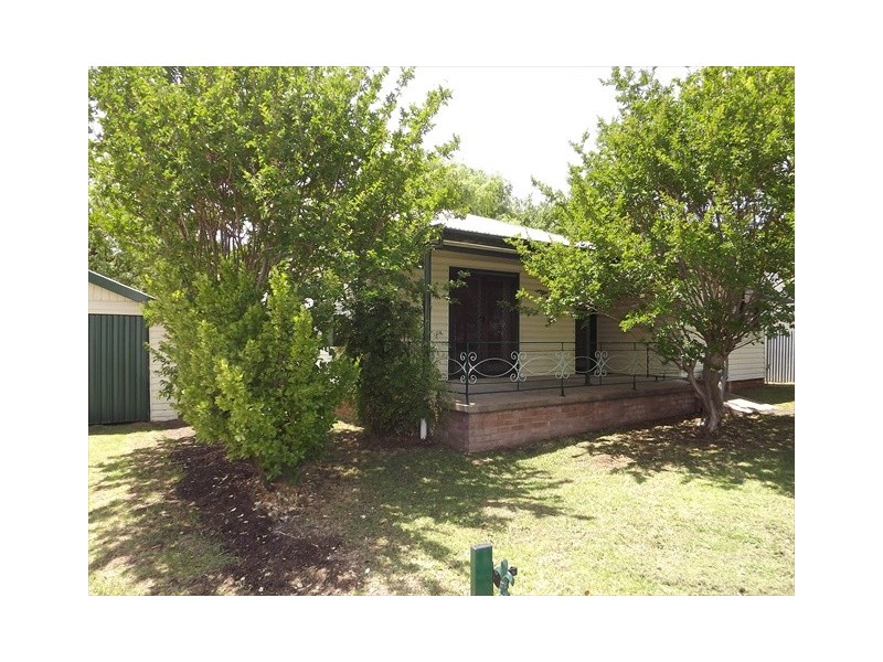 11 Robertson Street, Coonabarabran NSW 2357