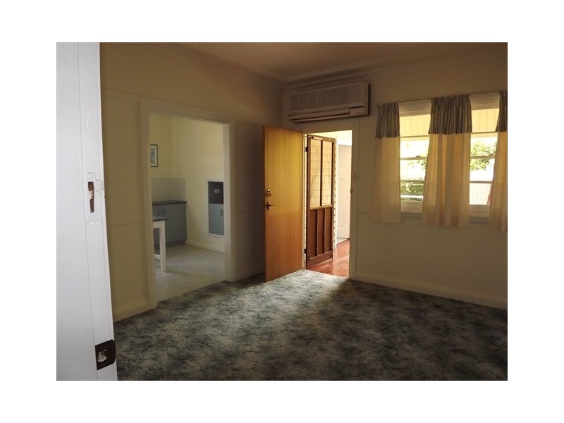 11 Robertson Street, Coonabarabran NSW 2357