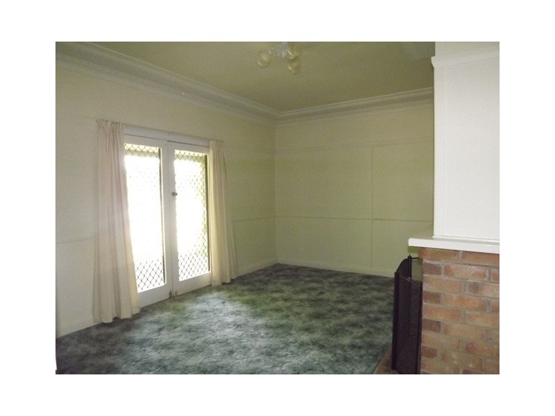 11 Robertson Street, Coonabarabran NSW 2357
