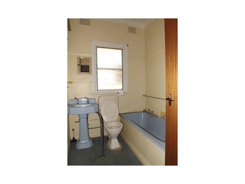 11 Robertson Street, Coonabarabran NSW 2357