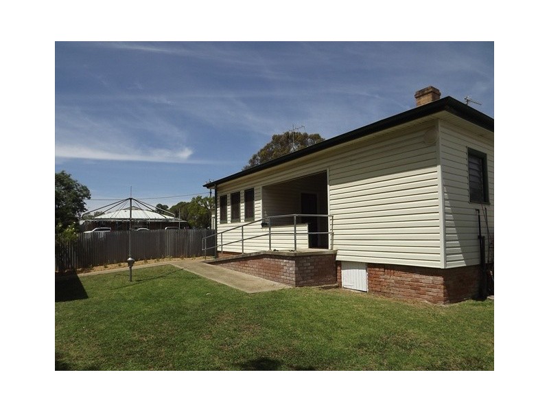 11 Robertson Street, Coonabarabran NSW 2357