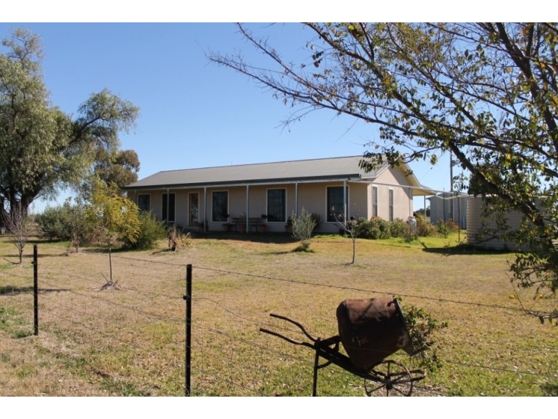 PRETORIA PARK Pretoria Park Road, Inverell NSW 2360