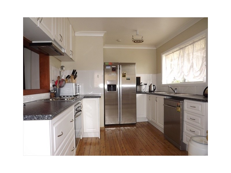 17 North St, Coonabarabran NSW 2357