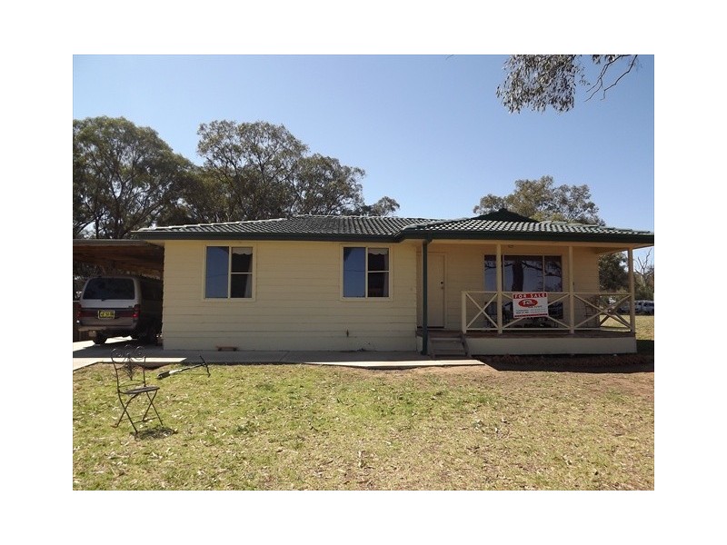48 George St, Binnaway NSW 2395