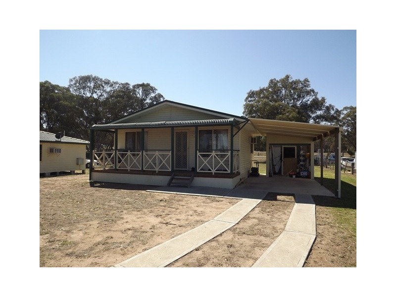 50 George St, Binnaway NSW 2395
