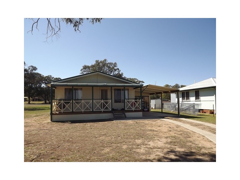 50 George St, Binnaway NSW 2395