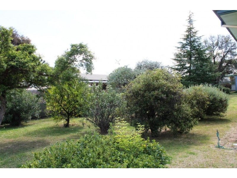 27 May Street, Inverell NSW 2360