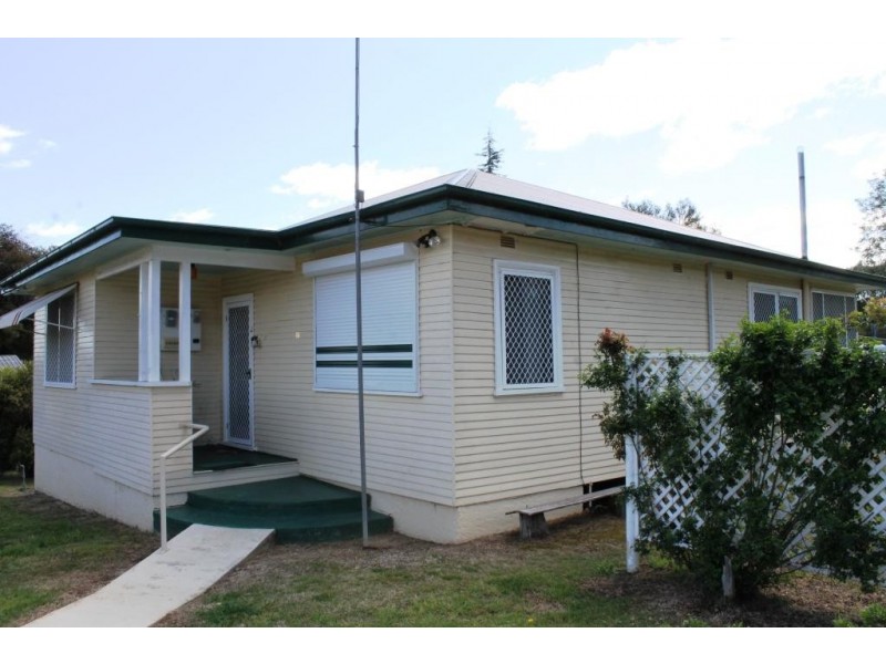 27 May Street, Inverell NSW 2360