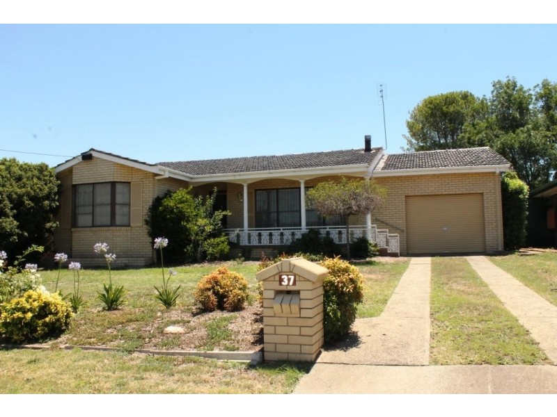 37 Lauder Street, Inverell NSW 2360