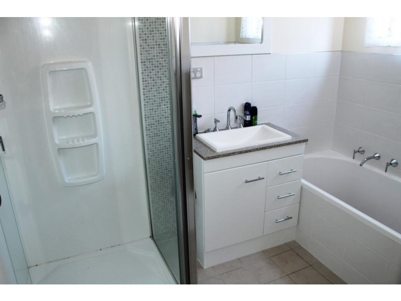 37 Lauder Street, Inverell NSW 2360