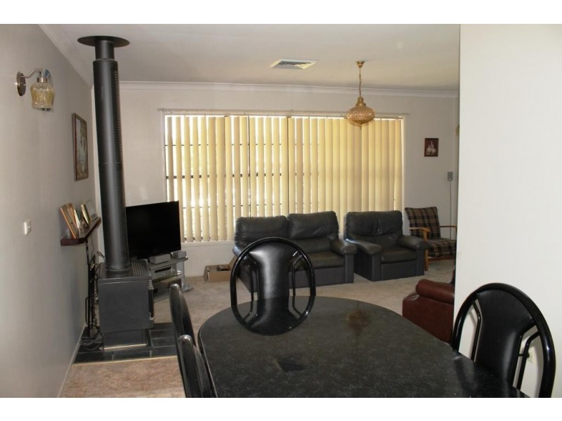 37 Lauder Street, Inverell NSW 2360