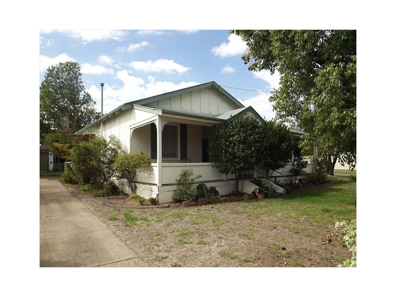 37 Knight st, Coonabarabran NSW 2357
