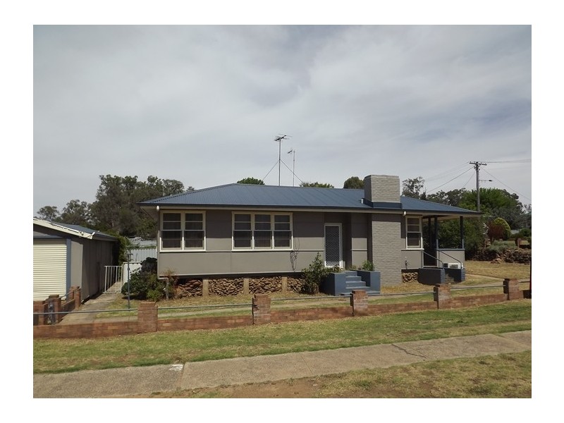 2 Clarke St, Coonabarabran NSW 2357