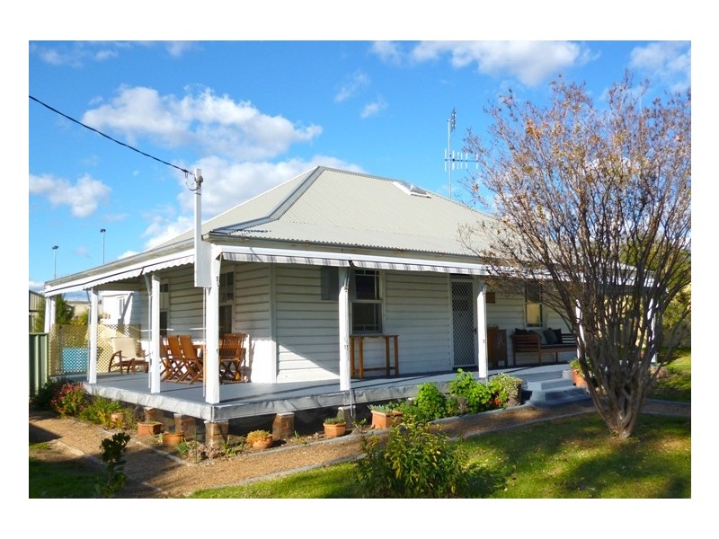 13 Robertson St, Coonabarabran NSW 2357