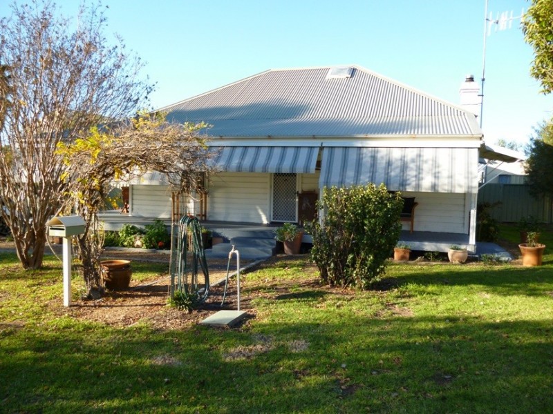 13 Robertson St, Coonabarabran NSW 2357