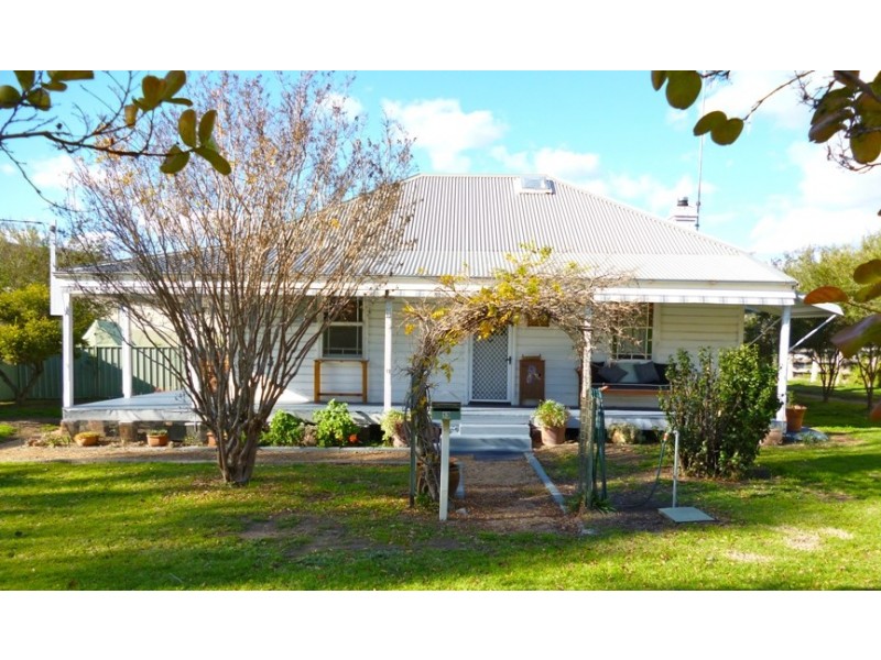 13 Robertson St, Coonabarabran NSW 2357