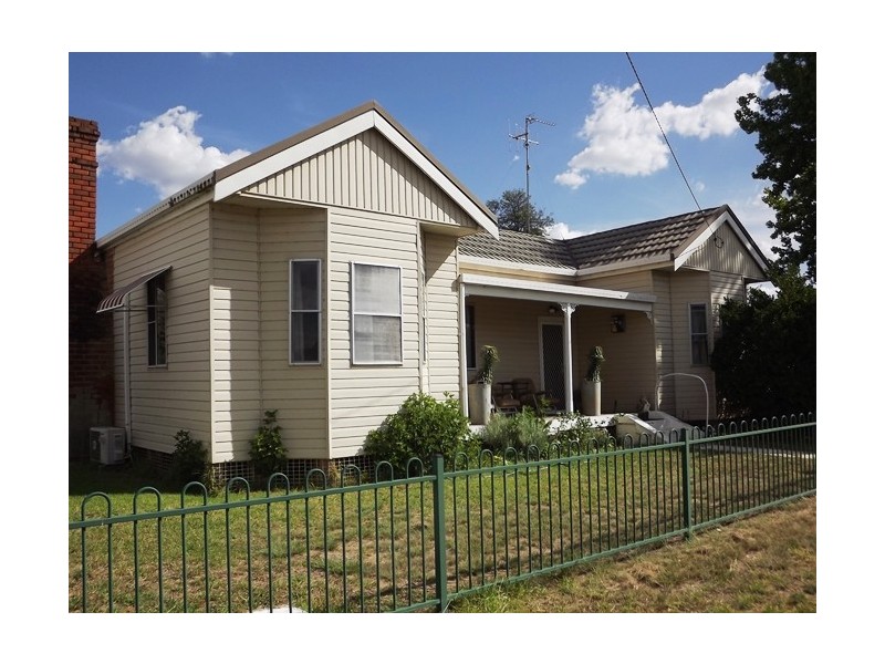 118 Dalgarno St, Coonabarabran NSW 2357