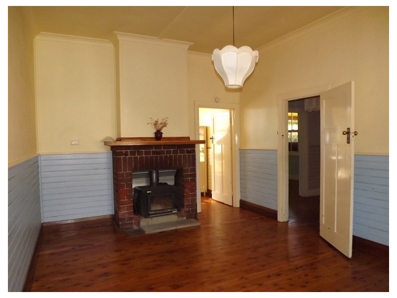 75 Dalgarno St, Coonabarabran NSW 2357