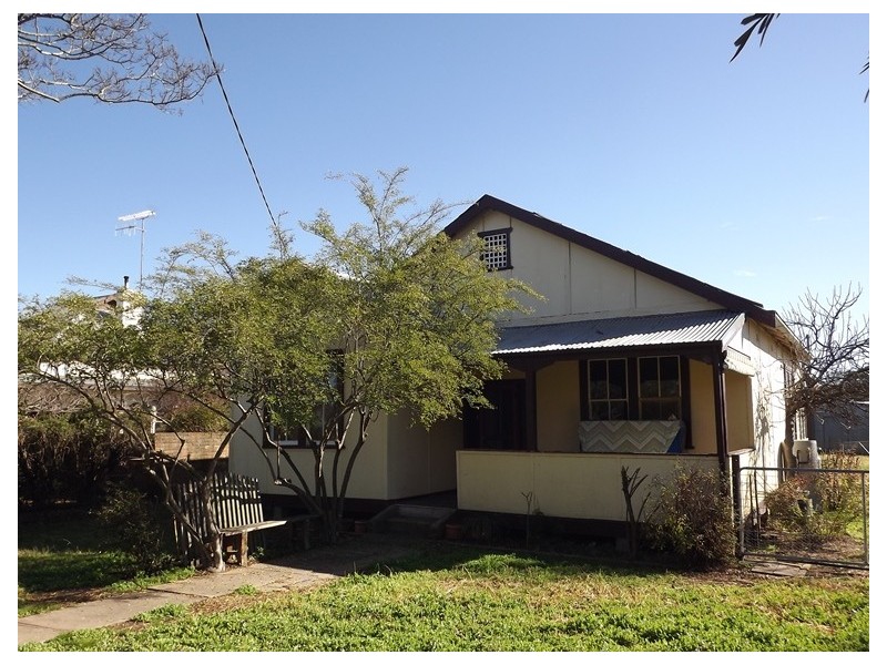 75 Dalgarno St, Coonabarabran NSW 2357