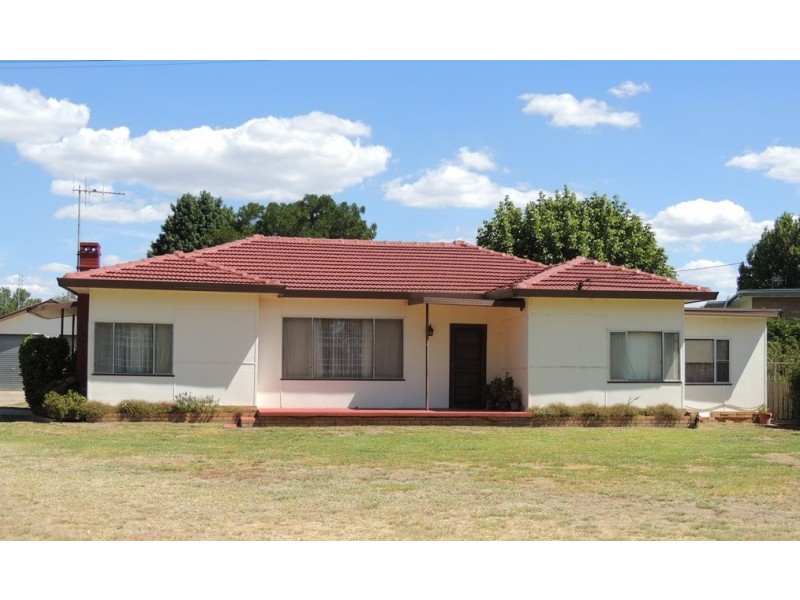 70 Edwards St, Coonabarabran NSW 2357