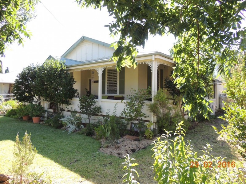 37 Knight St, Coonabarabran NSW 2357