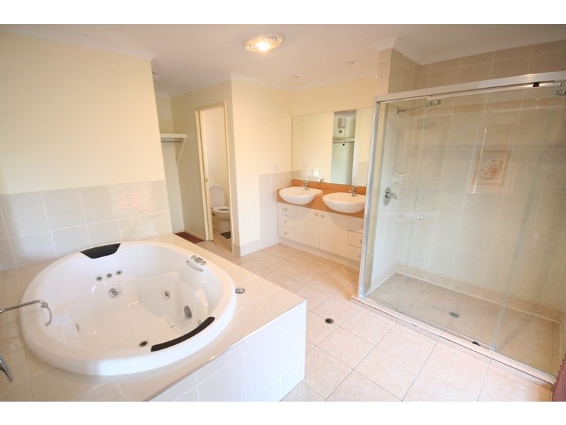 Mount Ommaney QLD 4074