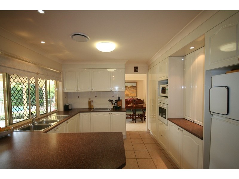 5  Swallow Place, Sinnamon Park QLD 4073