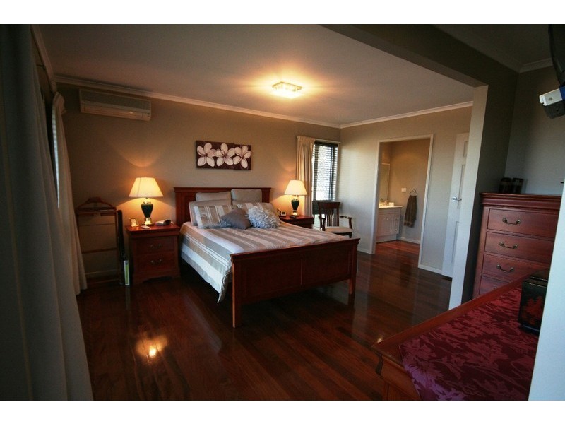 Mount Ommaney QLD 4074