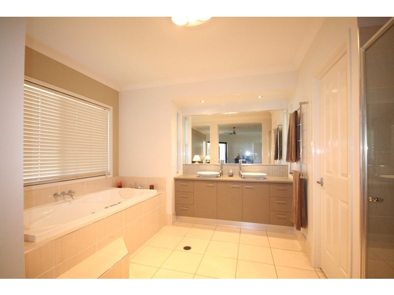 Sinnamon Park QLD 4073