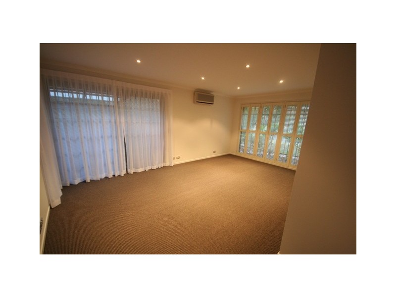 Mount Ommaney QLD 4074