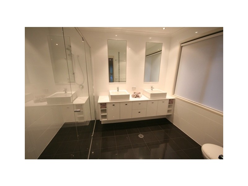 Mount Ommaney QLD 4074