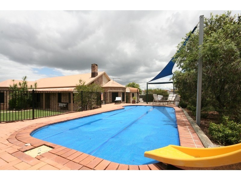 Seventeen Mile Rocks QLD 4073