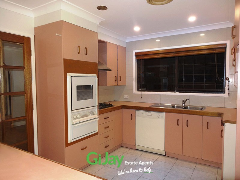 10 Chicago St, Robertson QLD 4109