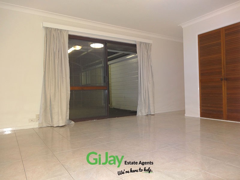10 Chicago St, Robertson QLD 4109