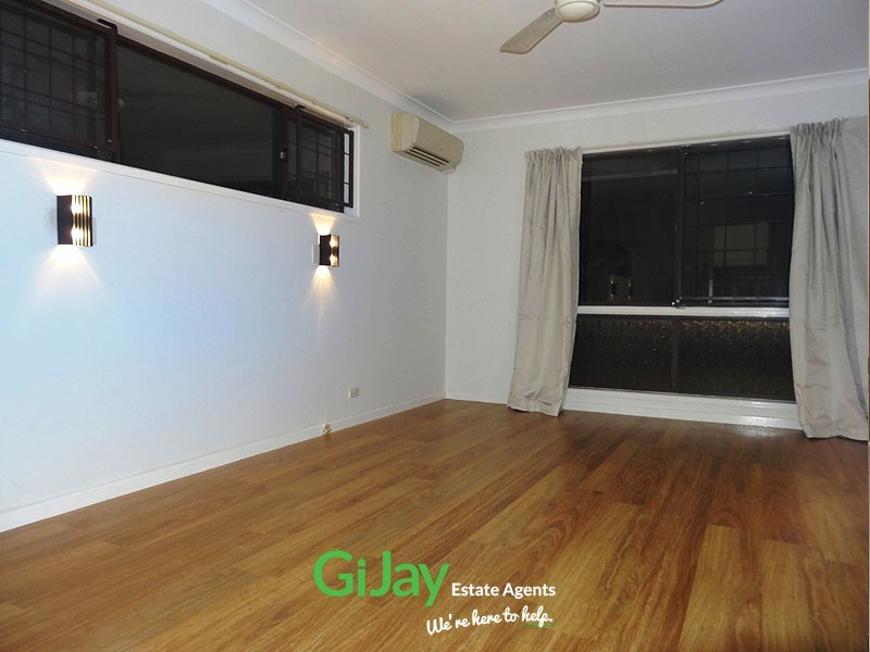 10 Chicago St, Robertson QLD 4109
